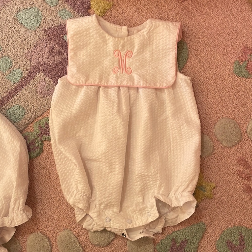 Cecil & Lou “M” monogram bubble EUC